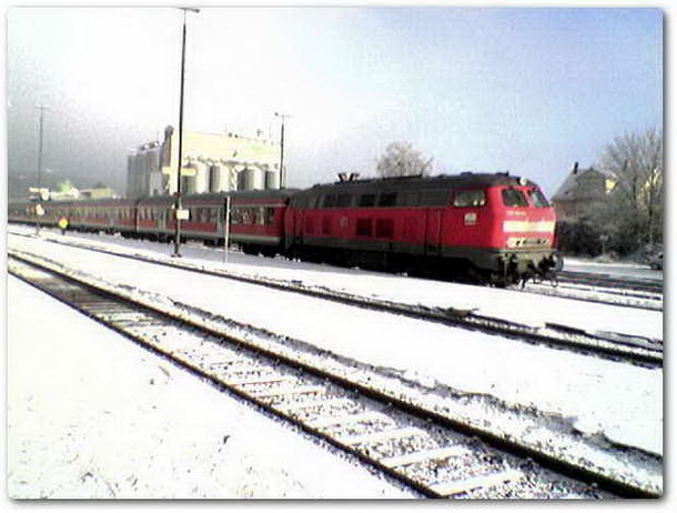 Zug im Schnee